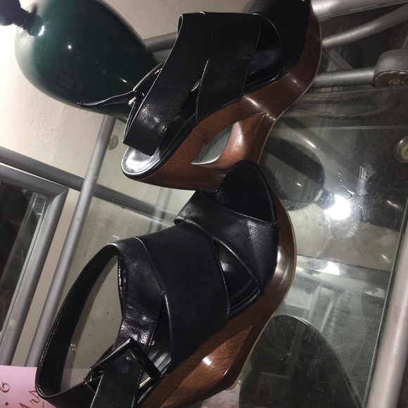 Wedge Heels - Picture 2 of 3